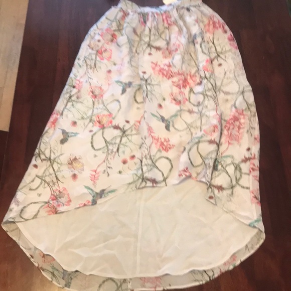 NWT French Connection silk skirt. Size 2 - Picture 2 of 7